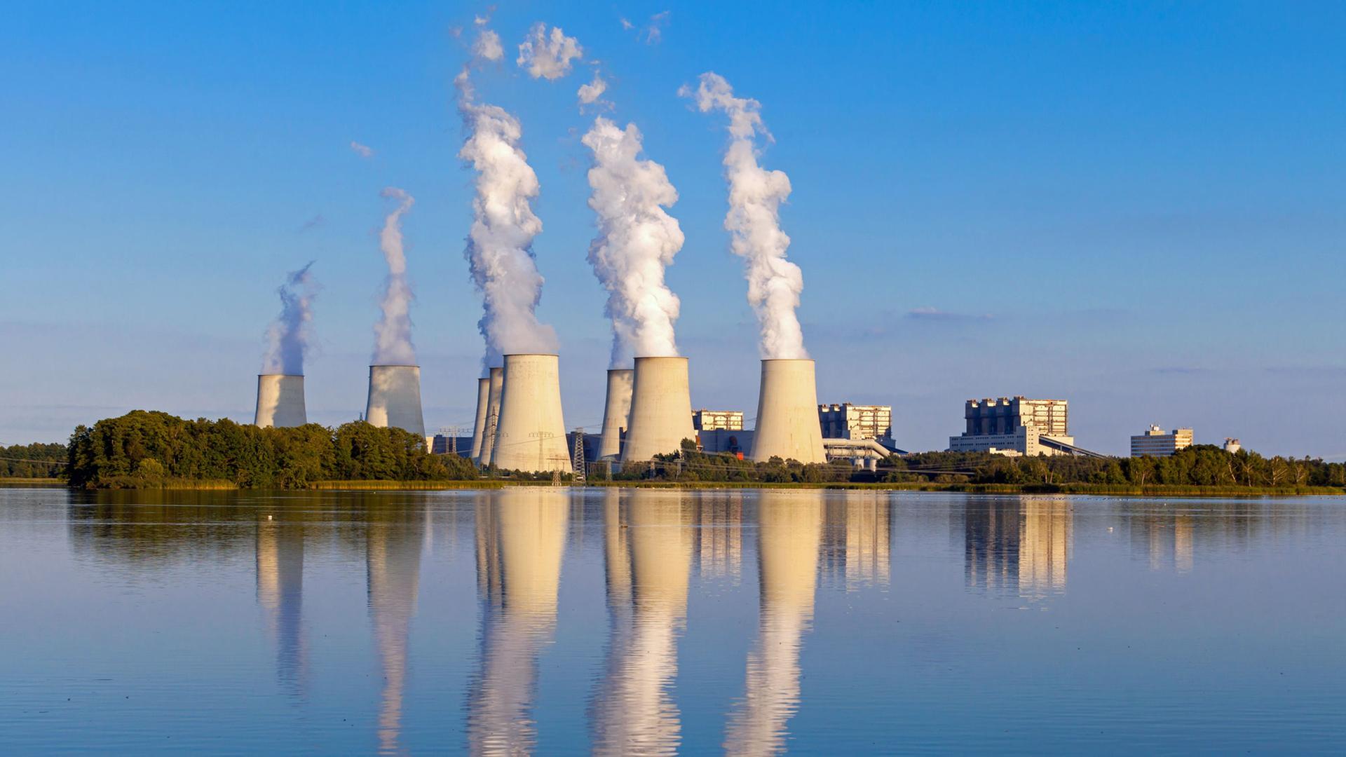Das größe Braunkohlekraftwerk Deutschlands in Jänschwalde in der Lausitz Das größe Braunkohlekraftwerk Deutschlands in Jänschwalde in der Lausitz