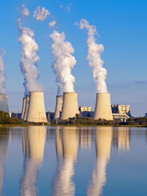 Das größe Braunkohlekraftwerk Deutschlands in Jänschwalde in der Lausitz