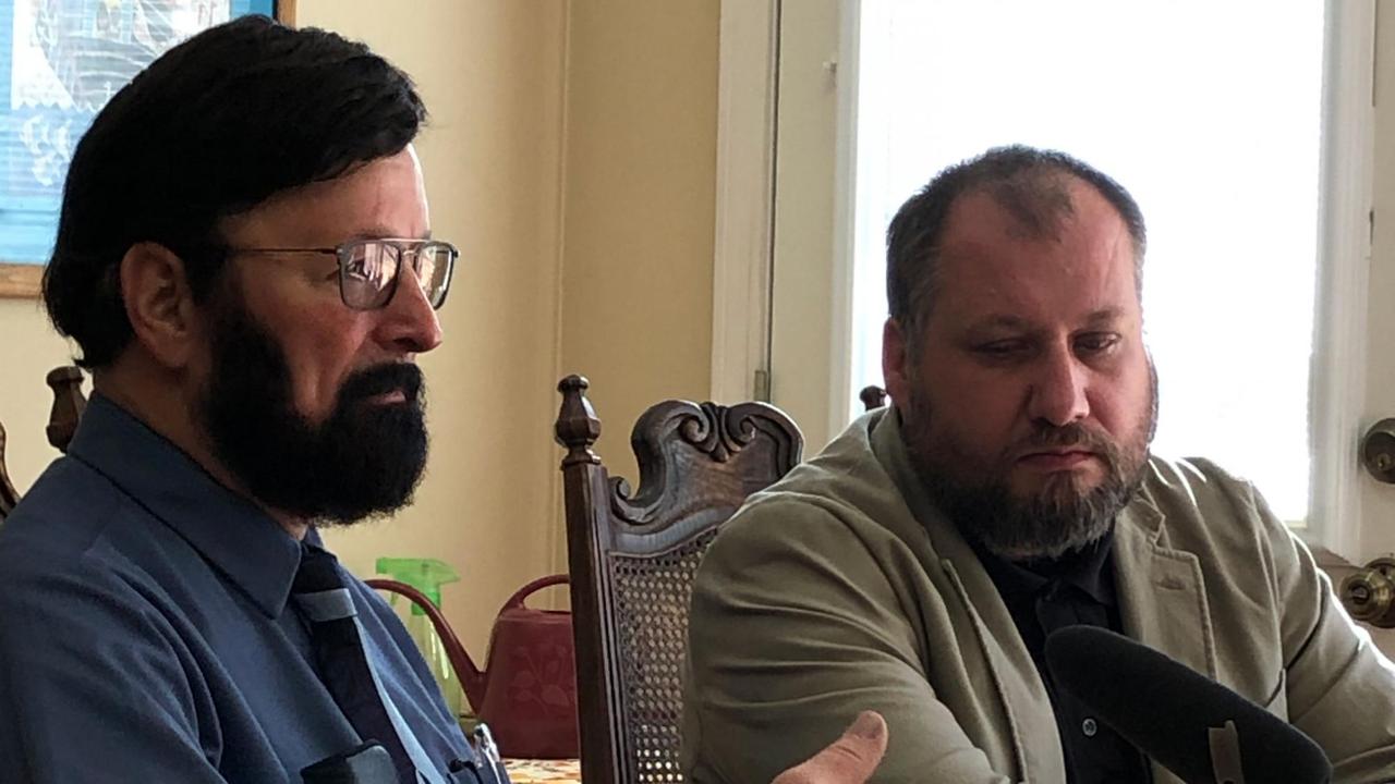 TM Garret mit Rabbi David Julian in der Synagogue von Memphis: "Er wartet nicht darauf, dass sich die nächste Generation für ihn entschuldigt, sondern er tut das selbst." TM Garret mit Rabbi David Julian in der Synagogue von Memphis: "Er wartet nicht darauf, dass sich die nächste Generation für ihn entschuldigt, sondern er tut das selbst."