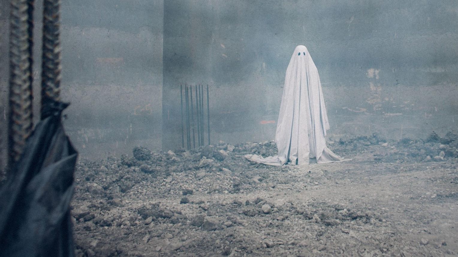 Szene aus dem US-amerikanischen Spielfilm "A Ghost Story" mit dem Schauspieler Casey Affleck aus dem Jahr 2017