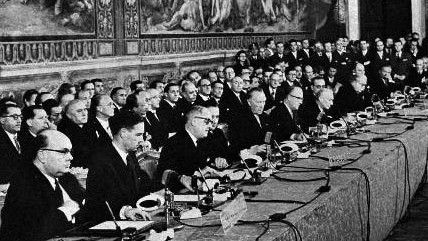 Die Unterzeichnung der Römischen Verträge am 25. März 1957 in Rom. Die Unterzeichnung der Römischen Verträge am 25. März 1957 in Rom.
