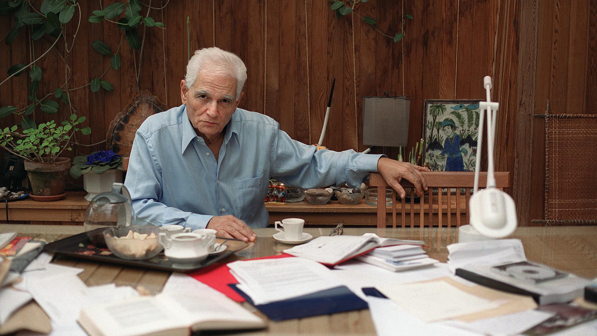 Der französische Philosoph Jacques Derrida Der französische Philosoph Jacques Derrida