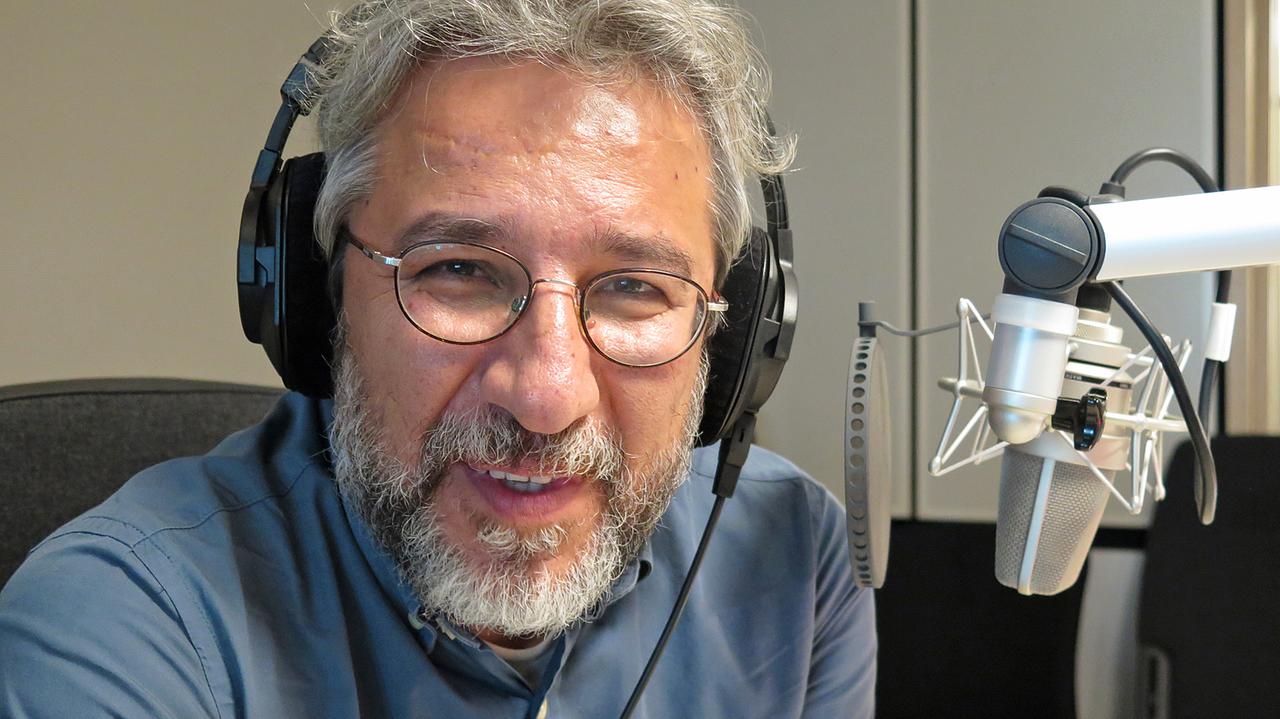 Can Dündar, Ex-Chefredakteur der Tageszeitung "Cumhuriyet", zu Gast bei Deutschlandradio Kultur.