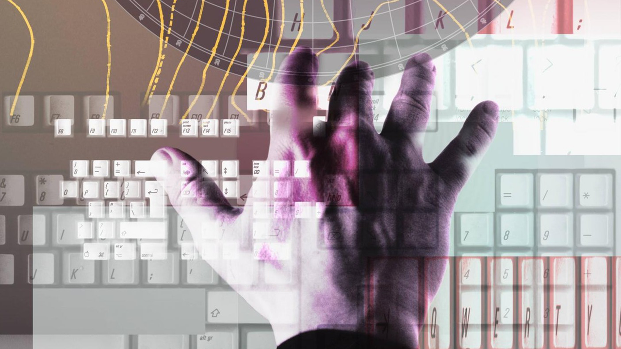 Collage aus einer Hand über eine Computertastatur Collage aus einer Hand über eine Computertastatur