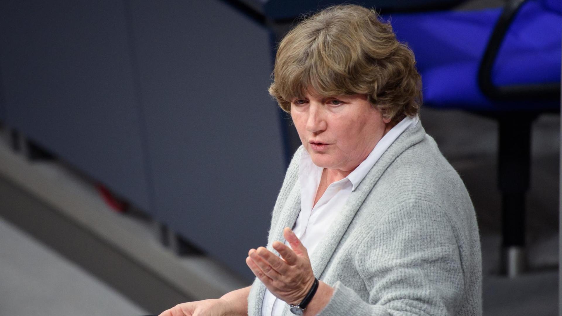 Die Bundestagsabgeordnete und Tieräztin Kirsten Tackmann (Die Linke) spricht im Bundestag
