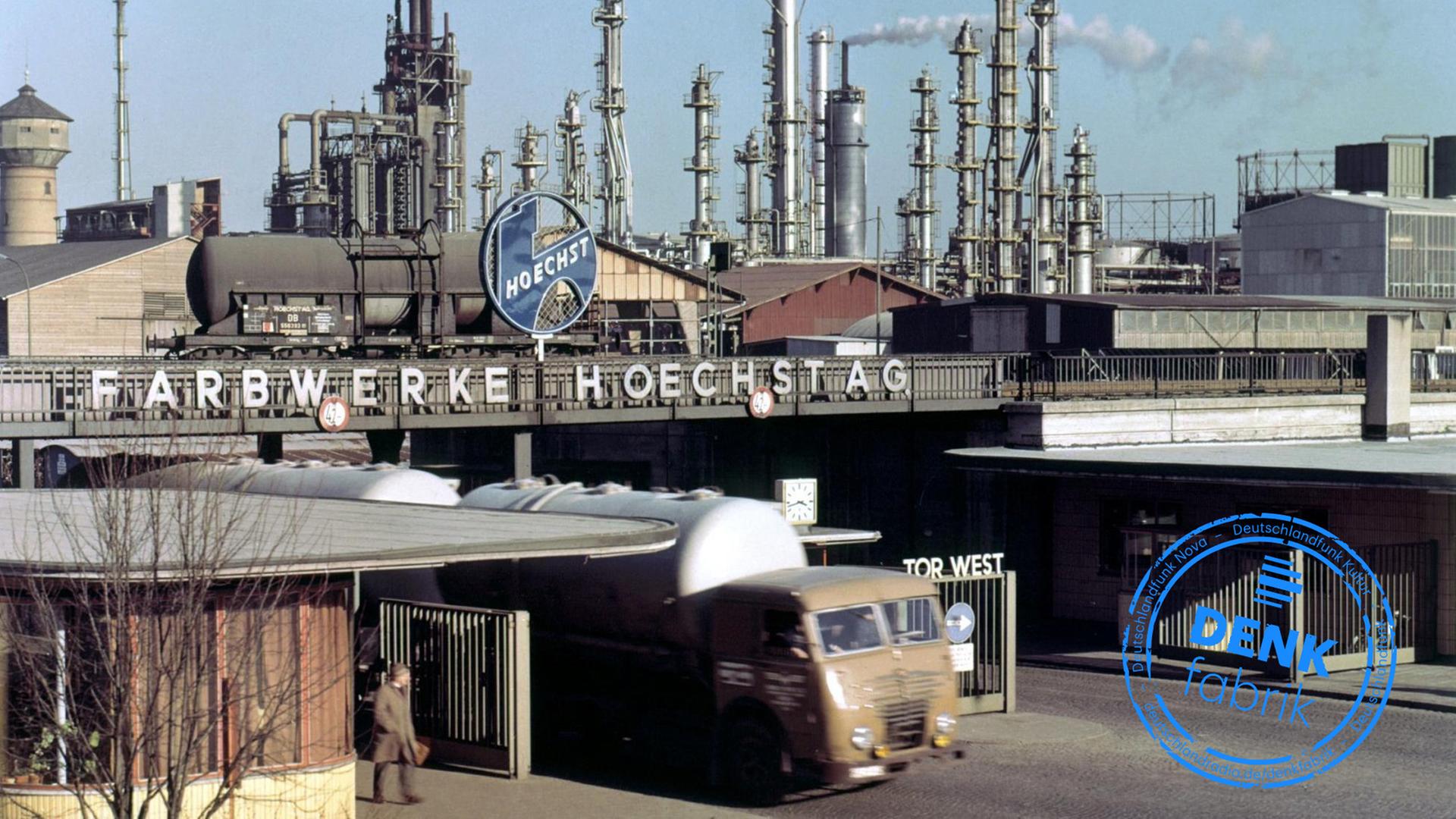 Ein Lastwagen passiert des Tor West des Stammwerkes der Farbwerke Hoechst AG in Frankfurt am Main. Ein Lastwagen passiert des Tor West des Stammwerkes der Farbwerke Hoechst AG in Frankfurt am Main.
