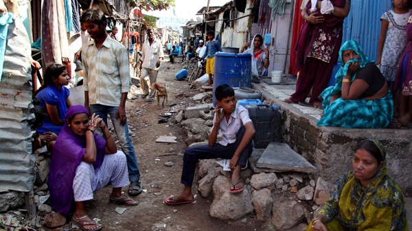 Armut und Trostlosigkeit in Mumbais Slums Armut und Trostlosigkeit in Mumbais Slums