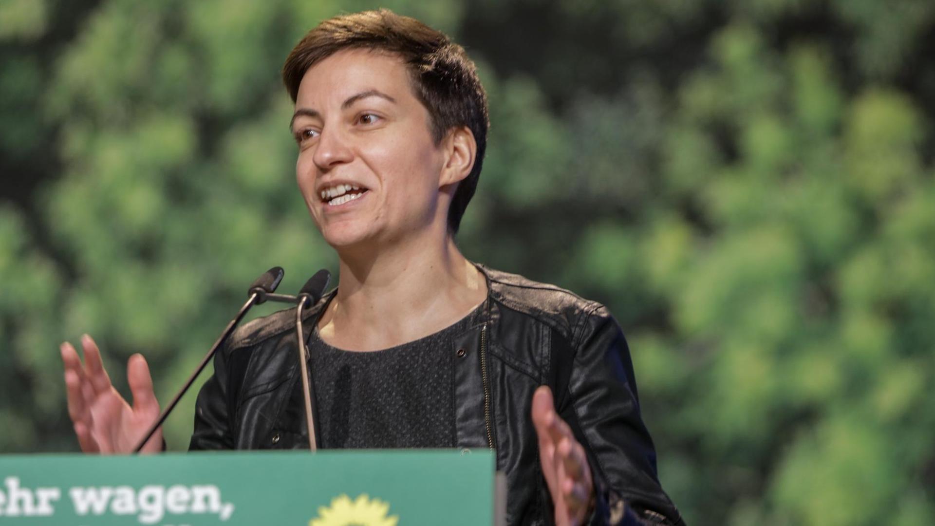 DEU, Deutschland, Nordrhein-Westfalen, Bielefeld, 16.11.2019: Bundesdelegiertenkonferenz, Bündnis 90 Die Grünen. Ska Keller, MdeP *** DEU, Germany, North Rhine-Westphalia, Bielefeld, 16 11 2019 Federal Delegates Conference, Bündnis 90 Die Grünen Ska Keller, MdeP DEU, Deutschland, Nordrhein-Westfalen, Bielefeld, 16.11.2019: Bundesdelegiertenkonferenz, Bündnis 90 Die Grünen. Ska Keller, MdeP *** DEU, Germany, North Rhine-Westphalia, Bielefeld, 16 11 2019 Federal Delegates Conference, Bündnis 90 Die Grünen Ska Keller, MdeP