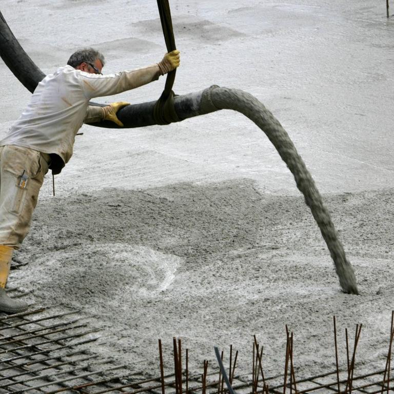 Betonieren eines Stahlbeton-Fundamentes in Essen-Stoppenberg