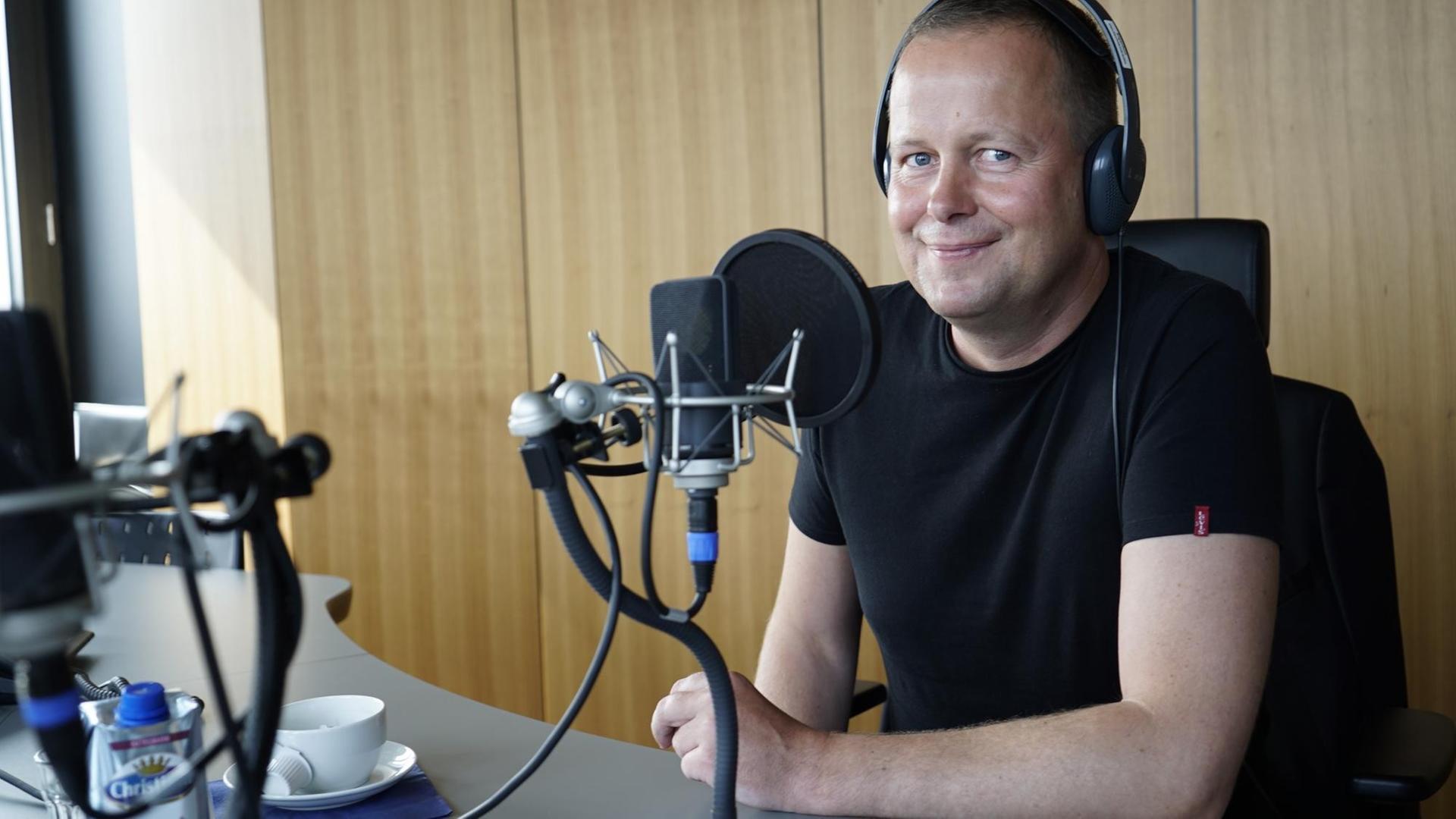 Berlins Kultursenator Klaus Lederer zu Besuch im Studio. Berlins Kultursenator Klaus Lederer zu Besuch im Studio.