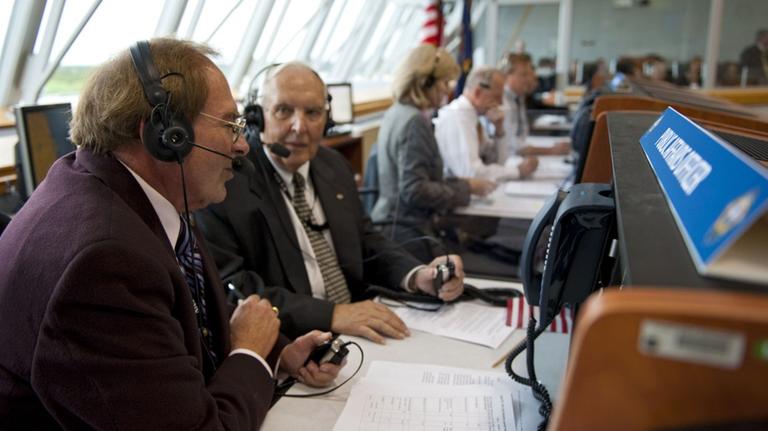 George Diller im Firing Room 4 des Kennedy Space Center George Diller im Firing Room 4 des Kennedy Space Center