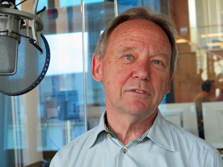  Der britisch-deutsche Journalist Alan Posener zu Gast bei Deutschlandfunk Kultur
