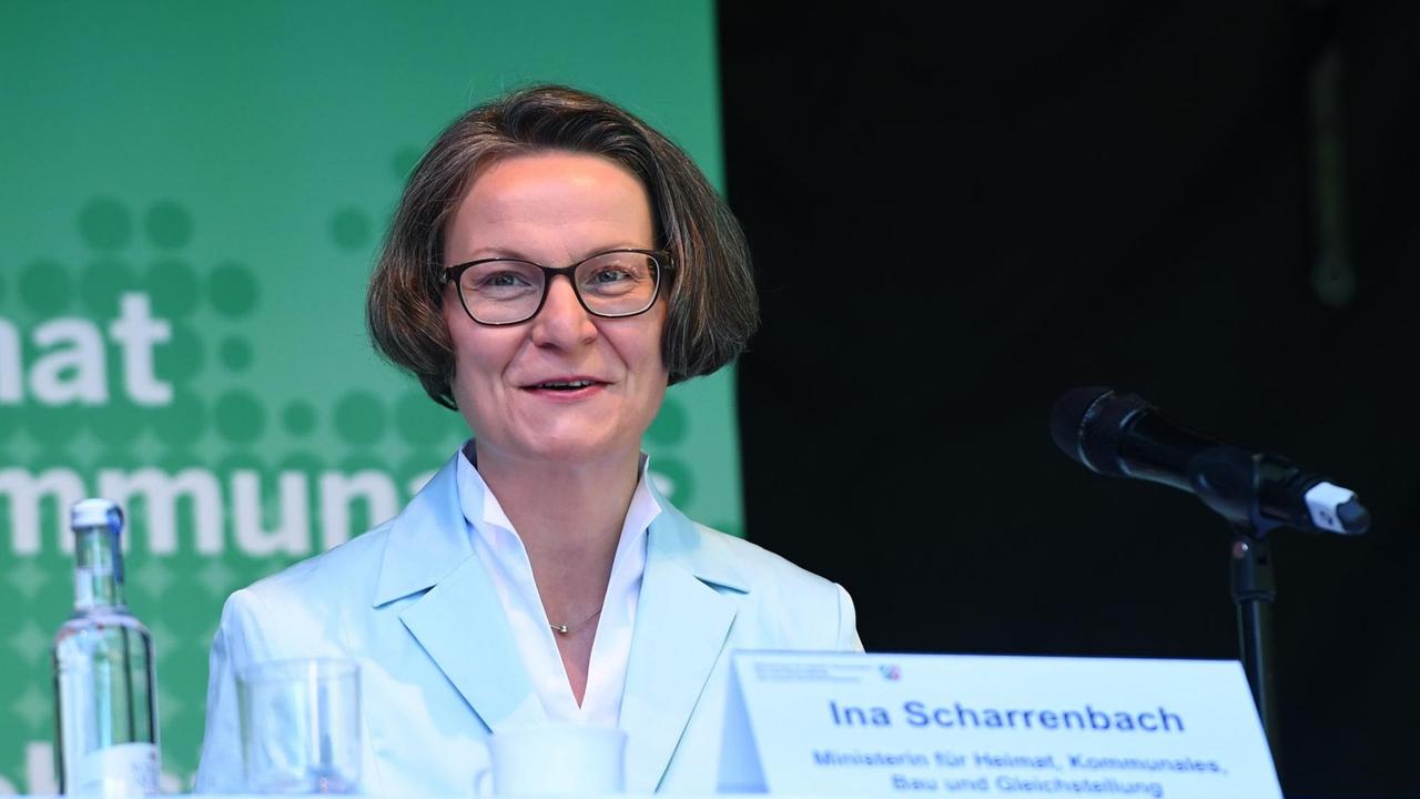 Pressegespräch mit Ministerin Ina Scharrenbach, CDU, Ministerin für Heimat, Kommunales, Bau und Gleichstellung des Landes NRW am 23.07.2020 in Mülheim an der Ruhr: 
