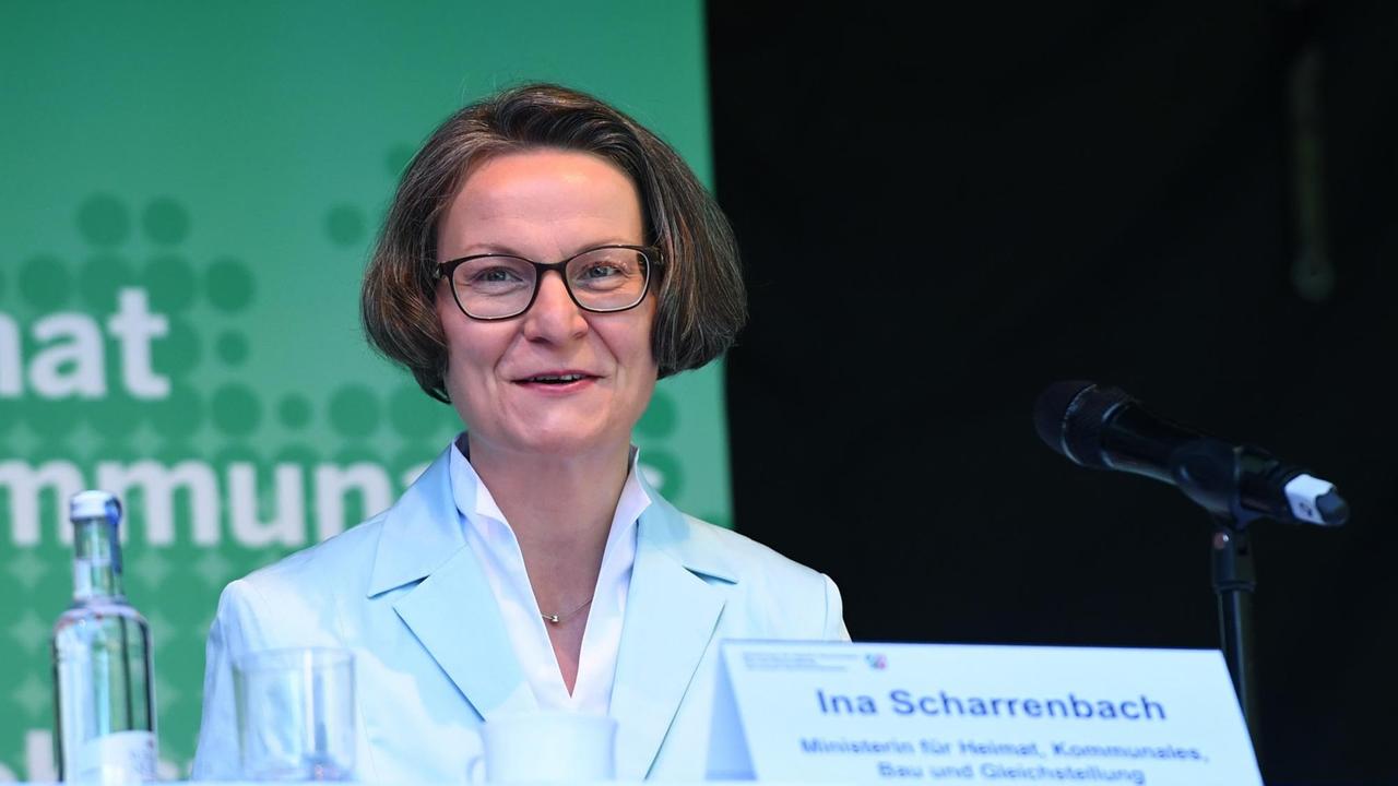 Pressegespräch mit Ministerin Ina Scharrenbach, CDU, Ministerin für Heimat, Kommunales, Bau und Gleichstellung des Landes NRW am 23.07.2020 in Mülheim an der Ruhr: Pressegespräch mit Ministerin Ina Scharrenbach, CDU, Ministerin für Heimat, Kommunales, Bau und Gleichstellung des Landes NRW am 23.07.2020 in Mülheim an der Ruhr: