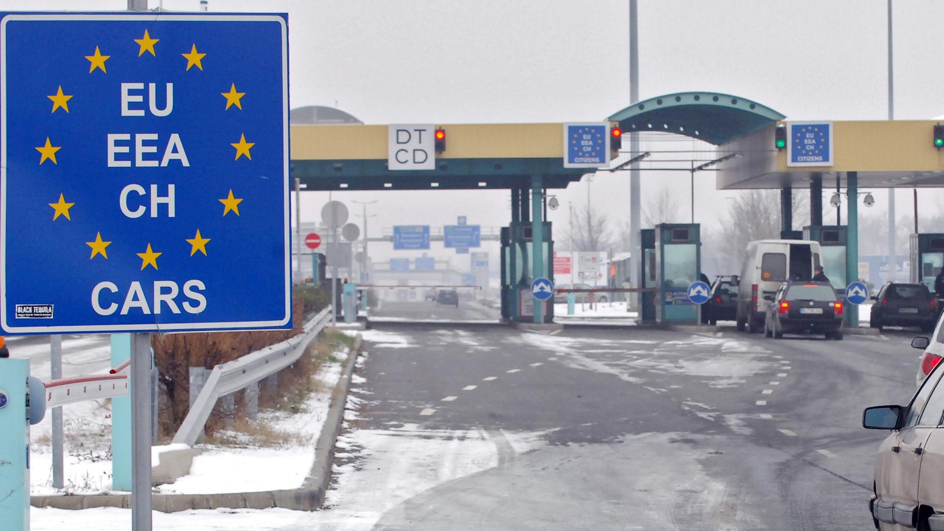Die Grenze zwischen Ungarn und Serbien, eine der Schengen-Außengrenzen. Die Grenze zwischen Ungarn und Serbien, eine der Schengen-Außengrenzen.