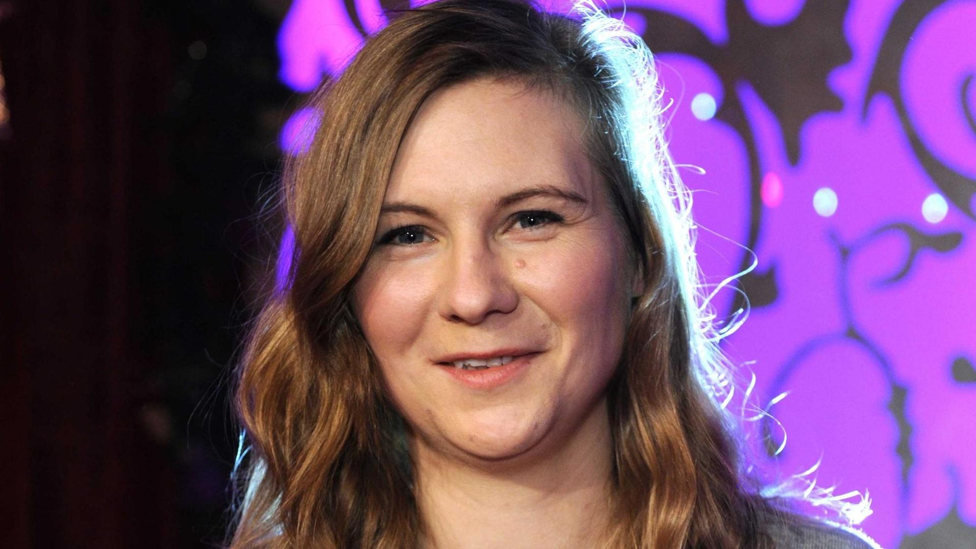 Die Autorin und Kabarettistin Kirsten Fuchs zu Gast bei "Ladies Night" am 11.12.2013 in Köln, die einzige Kabarett- und Comedyshow im deutschen Fernsehen mit reiner Frauenbesetzung. Die Autorin und Kabarettistin Kirsten Fuchs zu Gast bei "Ladies Night" am 11.12.2013 in Köln, die einzige Kabarett- und Comedyshow im deutschen Fernsehen mit reiner Frauenbesetzung.