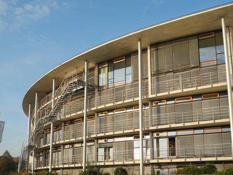 Die Deutsche Zentralbibliothek für Wirtschaftswissenschaften (ZBW) 2014 des Kieler Instituts für Weltwirtschaft, aufgenommen am 23.10.2014 in Kiel (Schleswig-Holstein). Die Einrichtung wurde als Bibliothek des Jahres ausgezeichnet.
