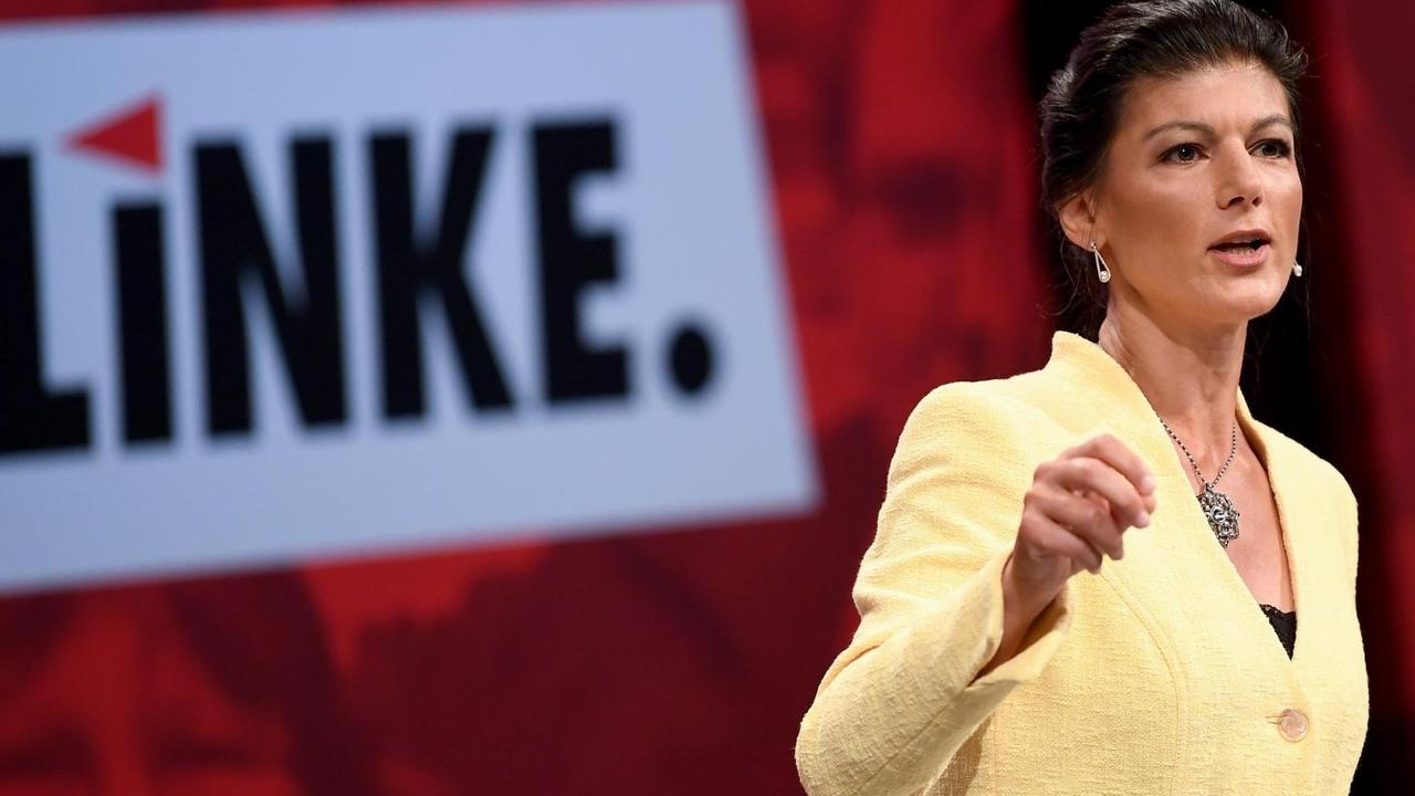 Sahra Wagenknecht, die Fraktionsvorsitzende der Partei Die Linke im Bundestag, spricht beim Bundesparteitag der Partei Die Linke Sahra Wagenknecht, die Fraktionsvorsitzende der Partei Die Linke im Bundestag, spricht beim Bundesparteitag der Partei Die Linke