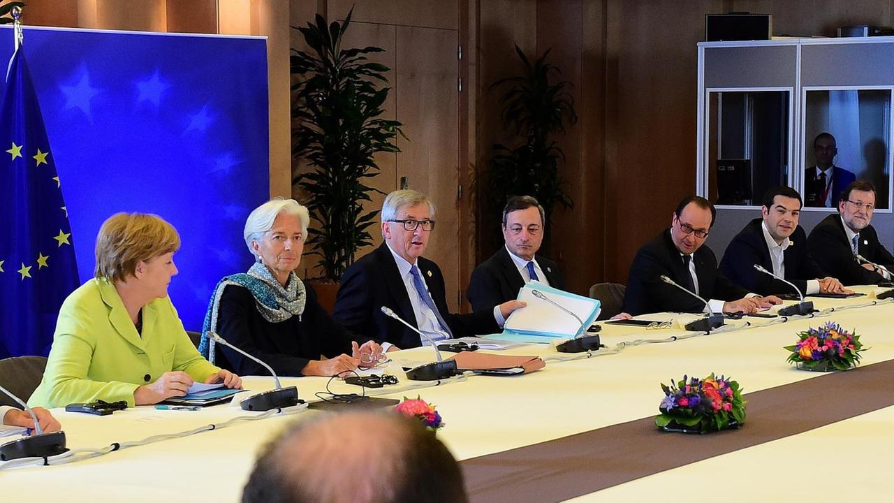 Die Staats- und Regierungschefs und die Spitzen der EU beim Sondergipfel in Brüssel Die Staats- und Regierungschefs und die Spitzen der EU beim Sondergipfel in Brüssel