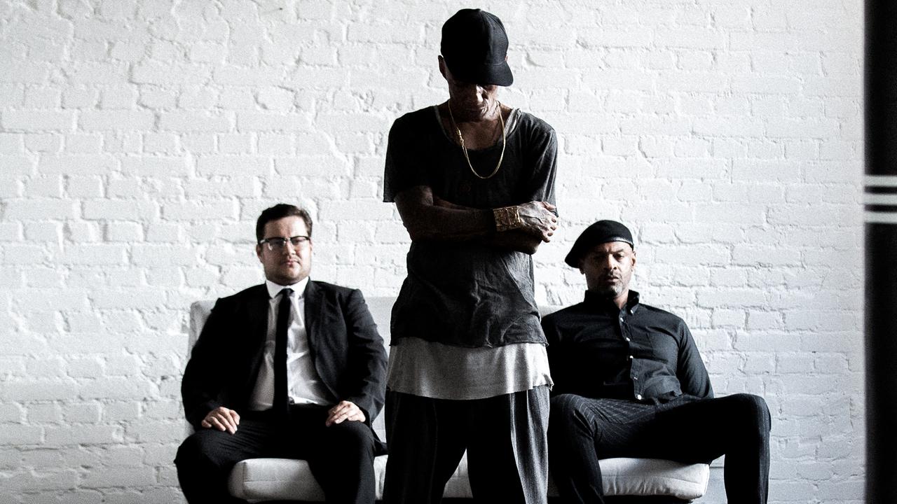 Der Musiker Tricky (Mitte) mit seinen Mitstreitern DJ Milo und Luke Harris. Der Musiker Tricky (Mitte) mit seinen Mitstreitern DJ Milo und Luke Harris.