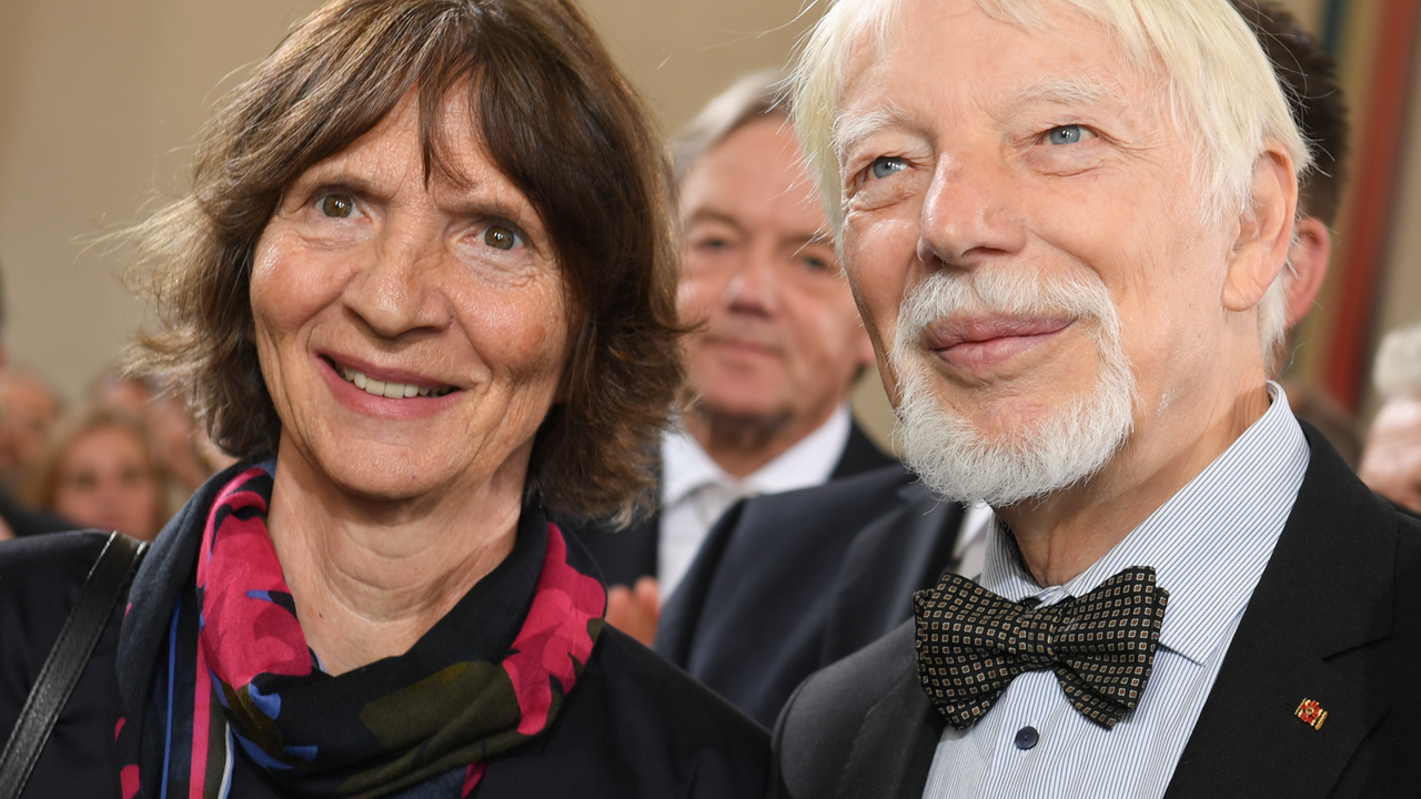 Das Forscherpaar Aleida und Jan Assmann kommt zur Verleihung des Friedenspreis des Deutschen Buchhandels in die Frankfurter Paulskirche. Das Forscherpaar Aleida und Jan Assmann kommt zur Verleihung des Friedenspreis des Deutschen Buchhandels in die Frankfurter Paulskirche.