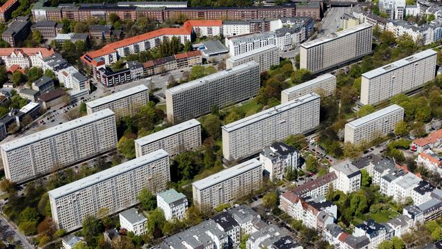 Die denkmalgeschützten Grindelhochhäuser, aufgenommen 2016 in Hamburg-Harvestehude von Süd-Osten aus