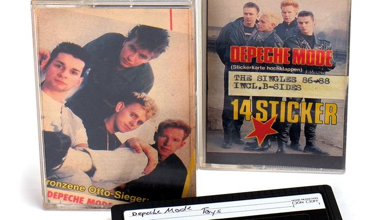 Begehrte Mixtapes in der DDR: Depeche-Mode-Fans überspielten und tauschten die Musik ihrer Lieblingsband. Begehrte Mixtapes in der DDR: Depeche-Mode-Fans überspielten und tauschten die Musik ihrer Lieblingsband.
