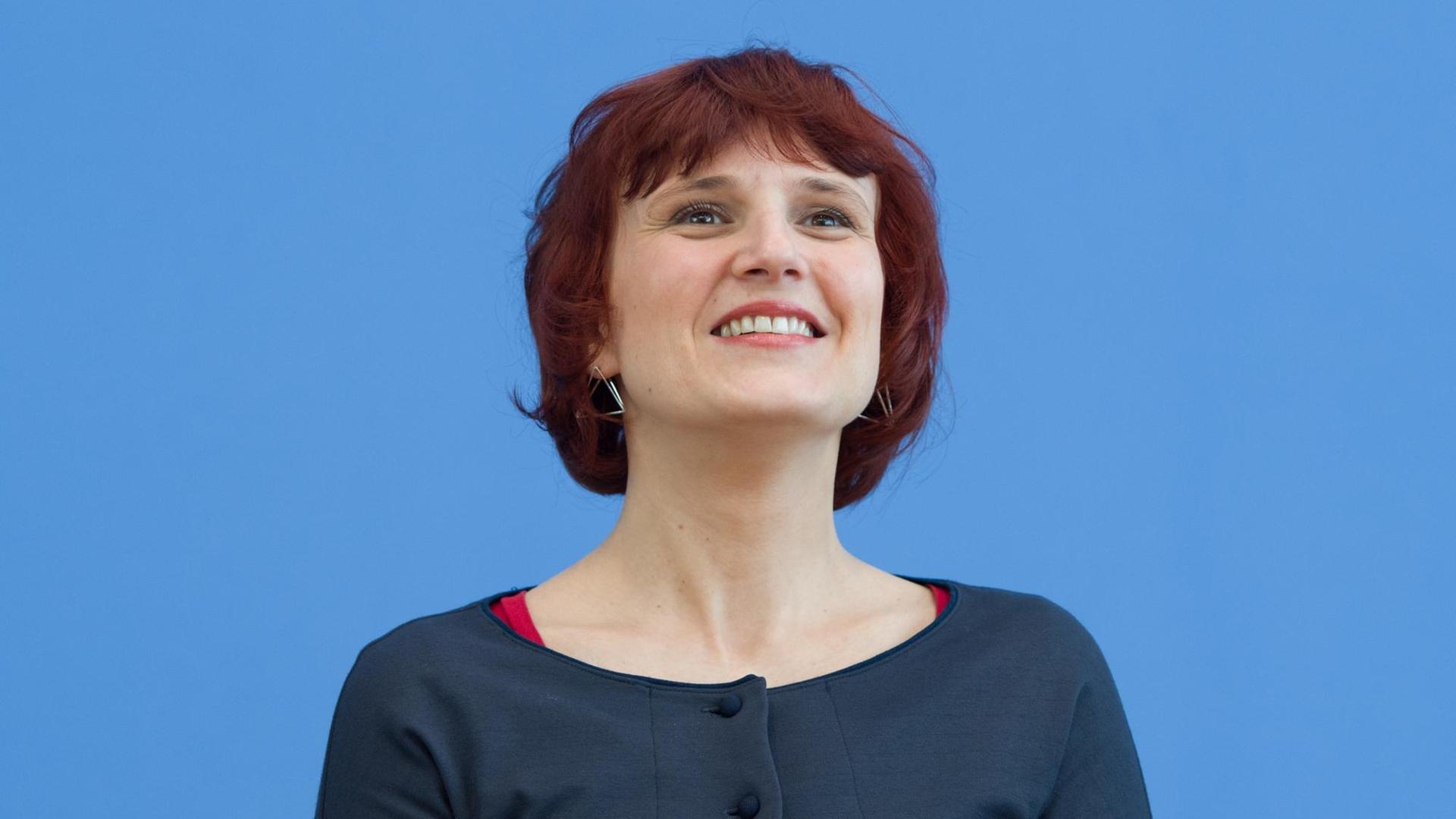 Die Vorsitzende der Partei Die Linke, Katja Kipping, aufgenommen am 27.03.2017 in Berlin während einer Pressekonferenz, Thema war das Ergebnis der Landtagswahl im Saarland. Die Vorsitzende der Partei Die Linke, Katja Kipping, aufgenommen am 27.03.2017 in Berlin während einer Pressekonferenz, Thema war das Ergebnis der Landtagswahl im Saarland.