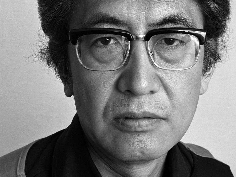 Porträt des japanischen Regisseurs Nagisa Oshima, aufgenommen in Cannes 1982
