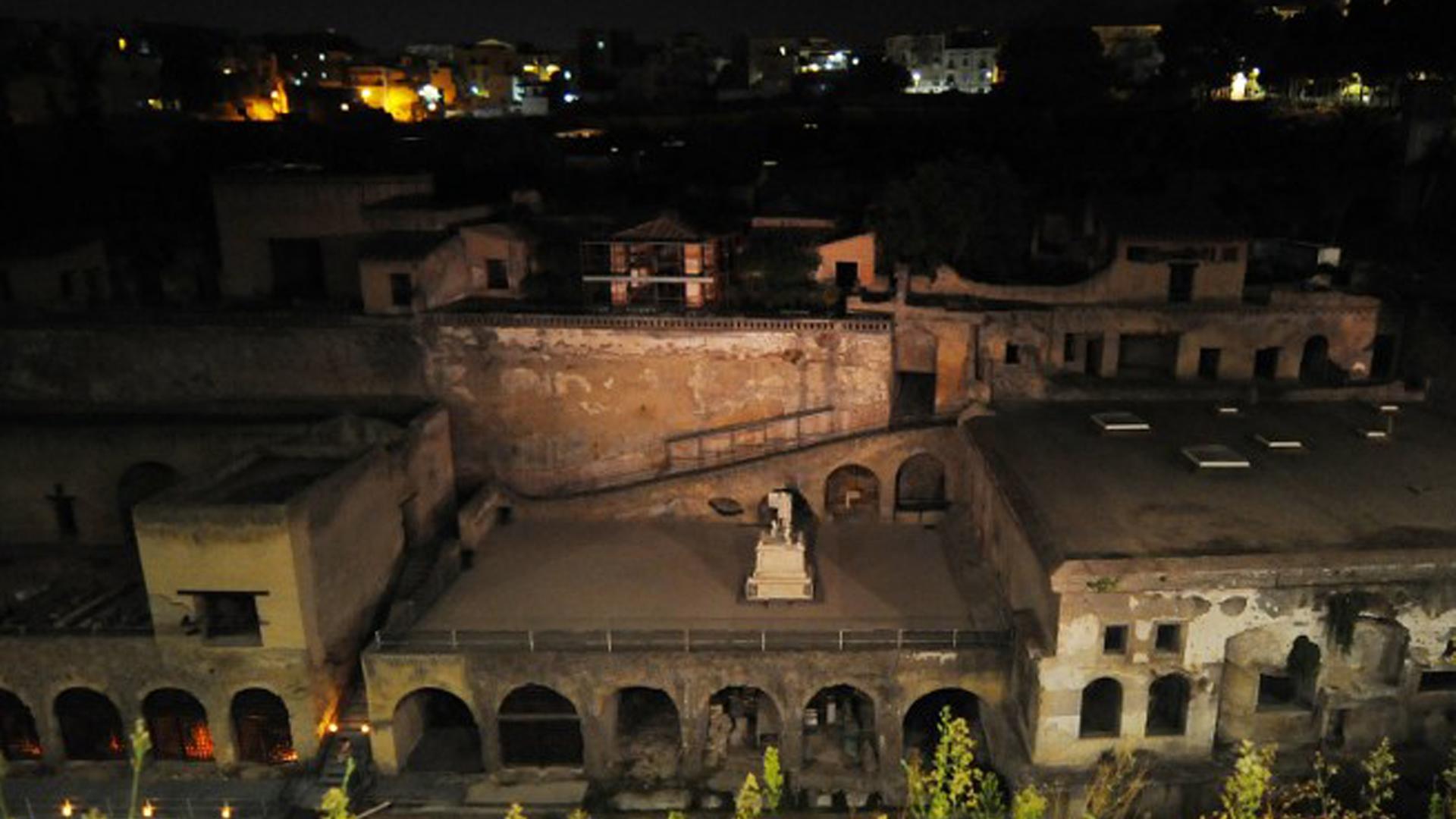 Der Hafen der antiken Stadt Herculaneum (Ercolano). Die Stadt wurde 79 v. Chr. durch den Vulkan Vesuv zerstört. Der Hafen der antiken Stadt Herculaneum (Ercolano). Die Stadt wurde 79 v. Chr. durch den Vulkan Vesuv zerstört.