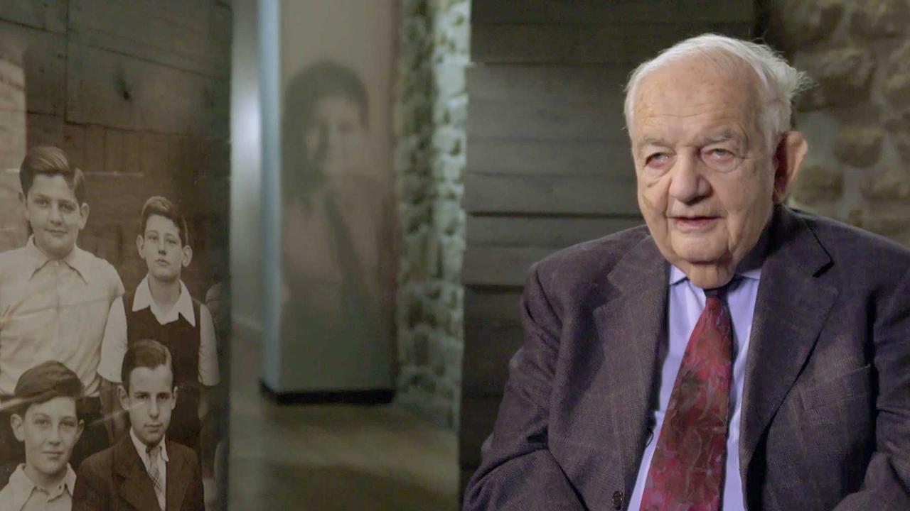 Filmszene aus dem Arte-Dokumentarfilm "Stille Retter - Überleben im besetzten Frankreich” - hier: Alfred Grosser. Er verließ Deutschland gemeinsam mit seinen Eltern, als er acht Jahre alt war. Filmszene aus dem Arte-Dokumentarfilm "Stille Retter - Überleben im besetzten Frankreich” - hier: Alfred Grosser. Er verließ Deutschland gemeinsam mit seinen Eltern, als er acht Jahre alt war.