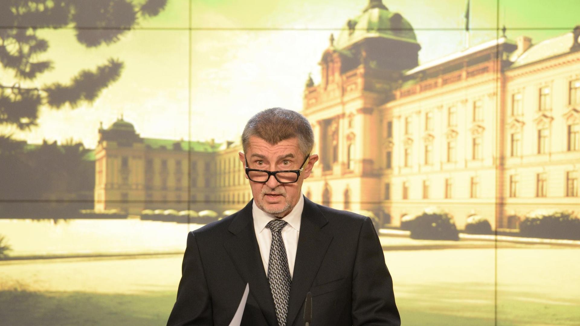 Tschechiens Ministerpräsident Andrej Babis während einer Presekonferenz nach einem Kabinettstreffen Tschechiens Ministerpräsident Andrej Babis während einer Presekonferenz nach einem Kabinettstreffen