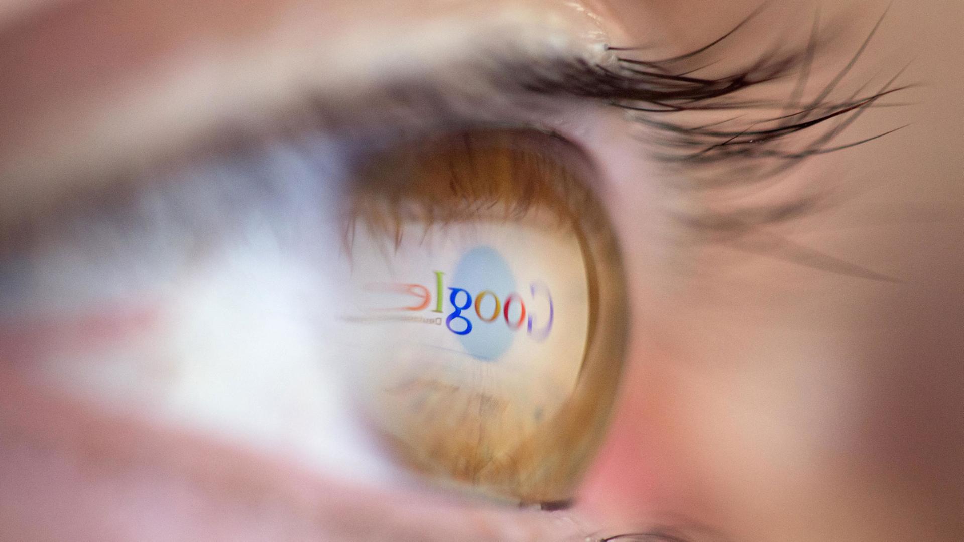 Das Logo von Google spiegelt sich am 28.06.2013 in Münster (Nordrhein-Westfalen) im Auge des Betrachters. Foto: Friso Gentsch/dpa Das Logo von Google spiegelt sich am 28.06.2013 in Münster (Nordrhein-Westfalen) im Auge des Betrachters. Foto: Friso Gentsch/dpa