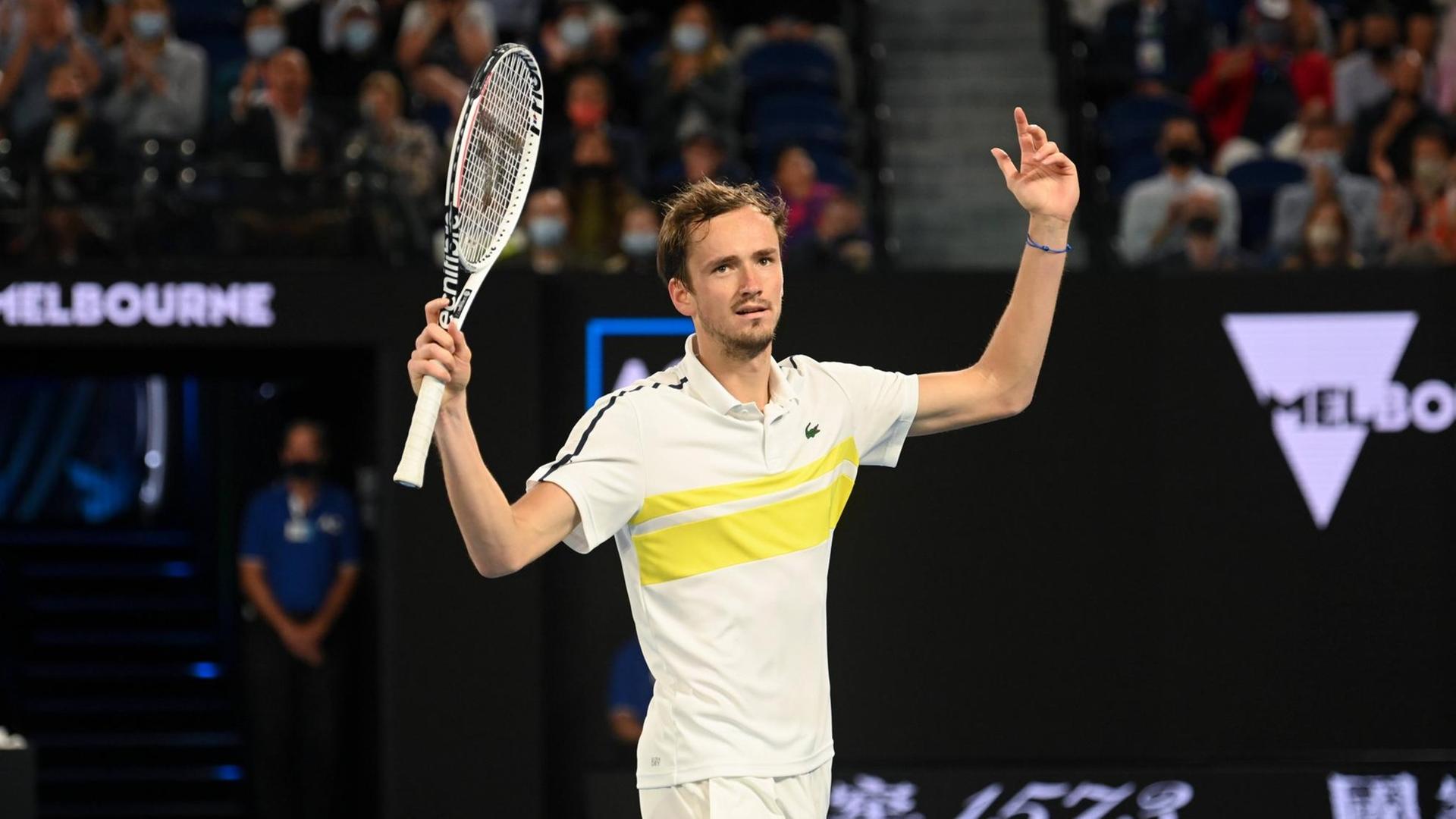 Das Foto zeigt den Tennisprofi Daniil Medwedew bei den Australian Open im Februar 2021. Das Foto zeigt den Tennisprofi Daniil Medwedew bei den Australian Open im Februar 2021.