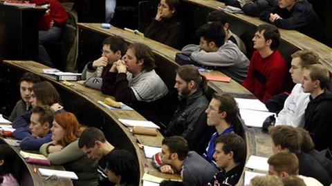 In Sachsen müssen Lehramtstudenten wieder ein Staatsexamen machen