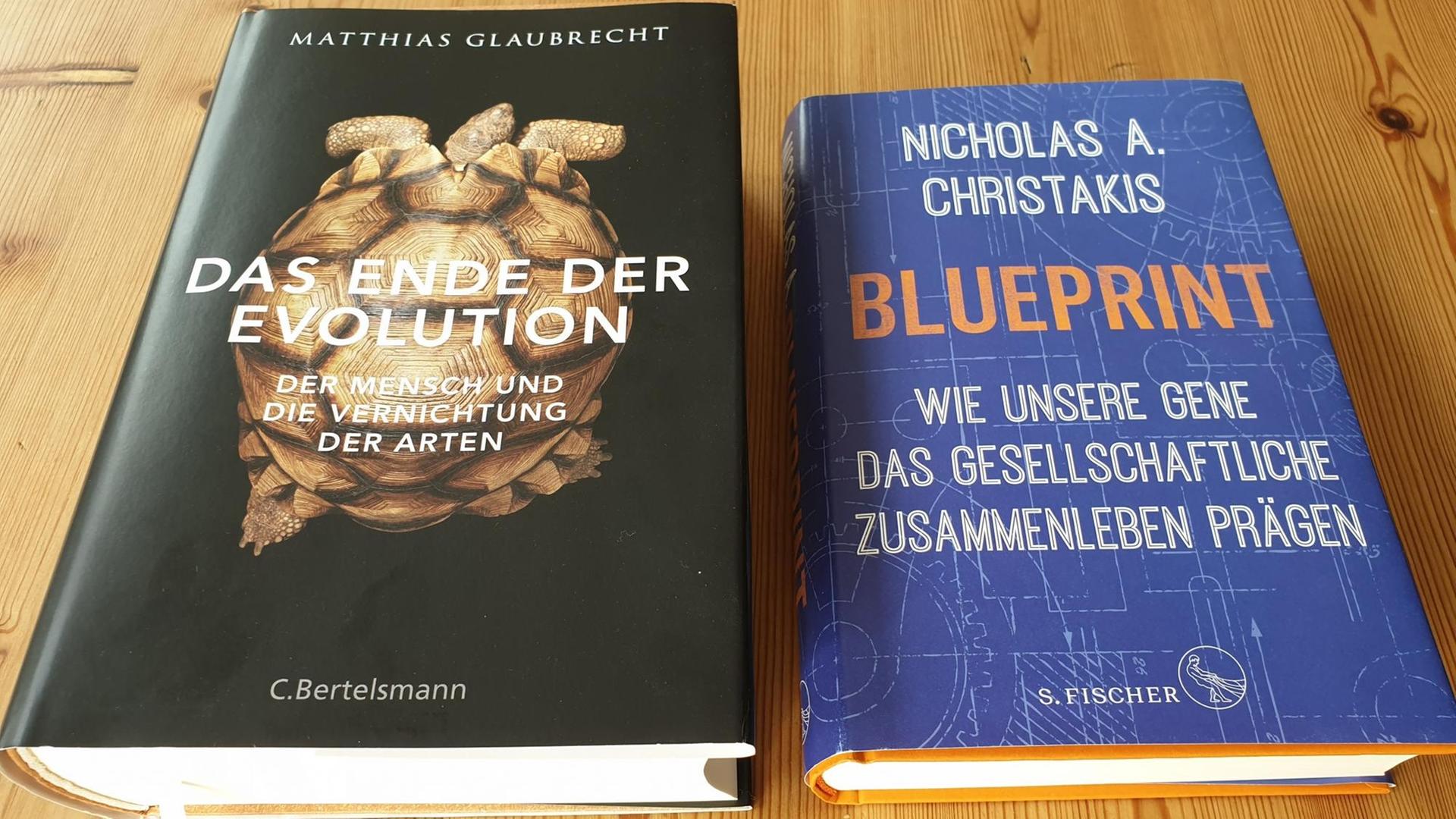 Die Cover der Bücher "Das Ende der Evolution" von Matthias Glaubrecht und "Blueprint" von Nicholas Christakis. Die Cover der Bücher "Das Ende der Evolution" von Matthias Glaubrecht und "Blueprint" von Nicholas Christakis.