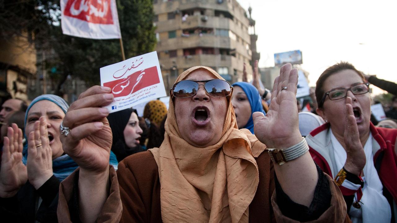 Frauen demonstrieren in Kairo auf dem Tahrir-Platz gegen sexuelle Gewalt. Frauen demonstrieren in Kairo auf dem Tahrir-Platz gegen sexuelle Gewalt.