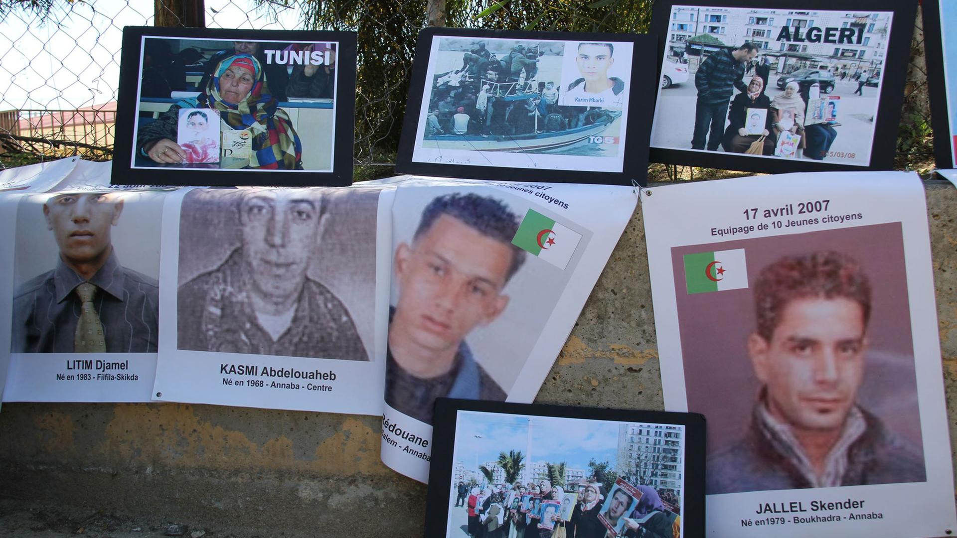 Fotos am Zaun von CIE-Caltanissetta. Fotos am Zaun von CIE-Caltanissetta.