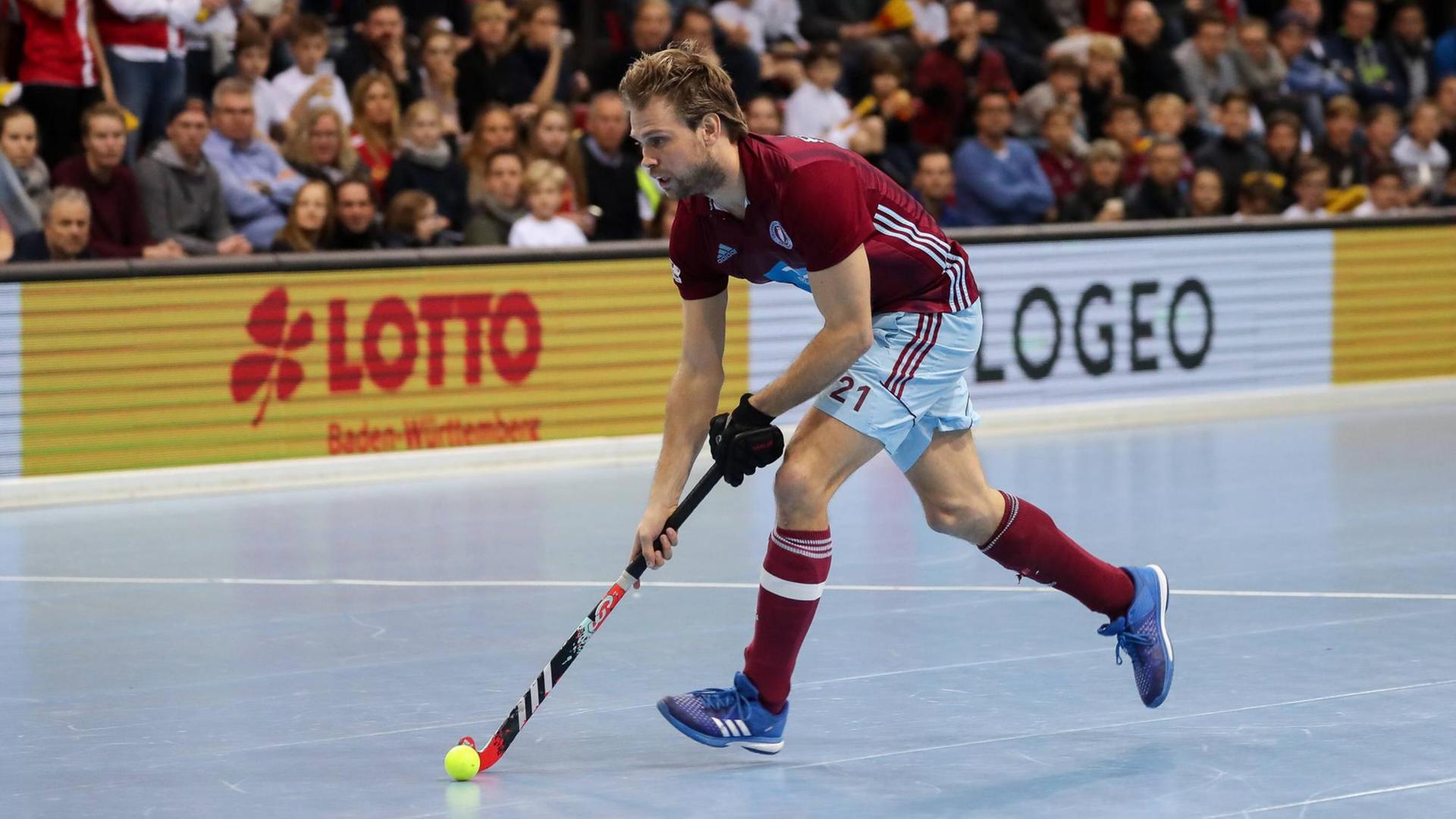 Moritz Fürste am Ball beim Final Four der deutschen Hallenmeisterschaft Moritz Fürste am Ball beim Final Four der deutschen Hallenmeisterschaft