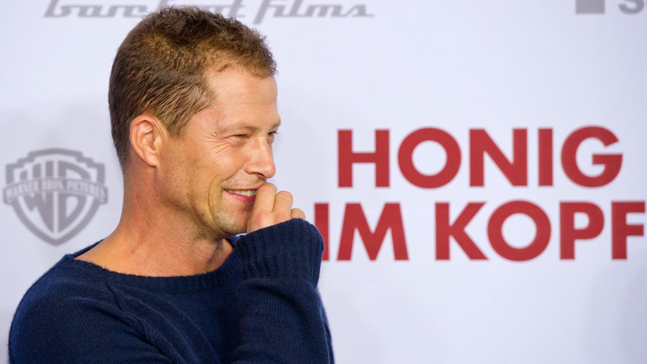 Die Schauspieler Til Schweiger posiert vor der Premiere seines Kinofilms "Honig im Kopf". Die Schauspieler Til Schweiger posiert vor der Premiere seines Kinofilms "Honig im Kopf".