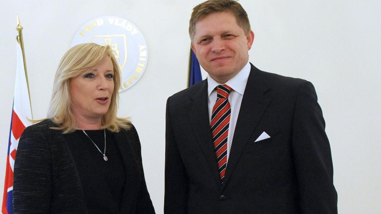Die frühere slowakische Ministerpräsidentin Iveta Radicova und ihr Nachfolger Roberto Fico Die frühere slowakische Ministerpräsidentin Iveta Radicova und ihr Nachfolger Roberto Fico