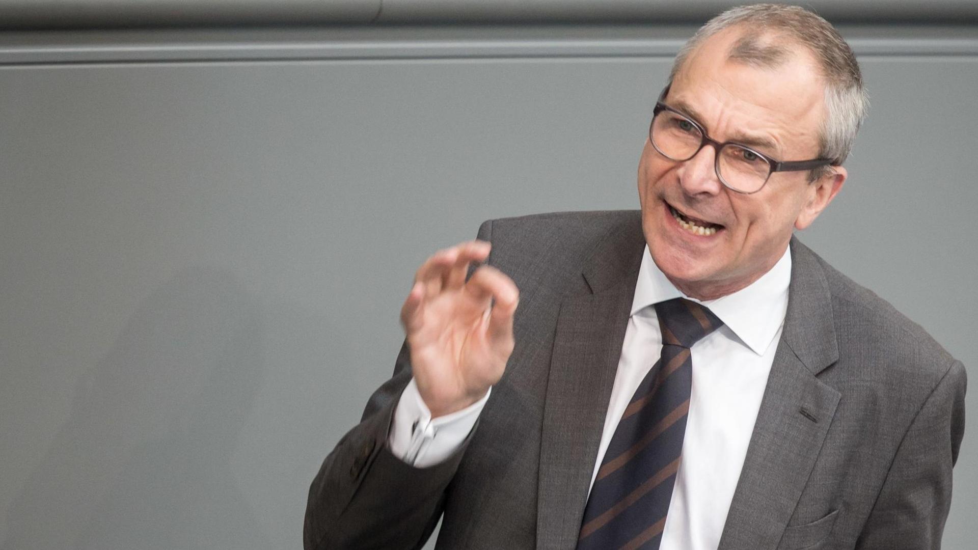 Volker Beck (Grüne) spricht am 03.06.2016 im Deutschen Bundestag in Berlin. Volker Beck (Grüne) spricht am 03.06.2016 im Deutschen Bundestag in Berlin.