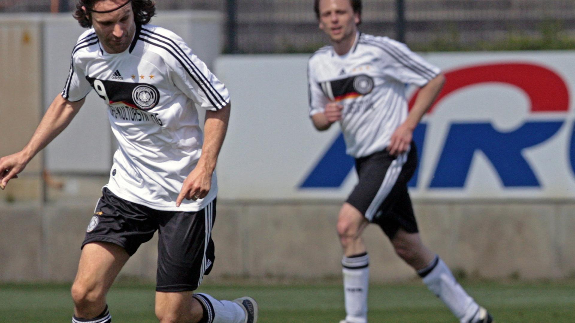 Moritz Rinke (l.) bei einem Spiel der Autoren-Nationalmannschaft Moritz Rinke (l.) bei einem Spiel der Autoren-Nationalmannschaft