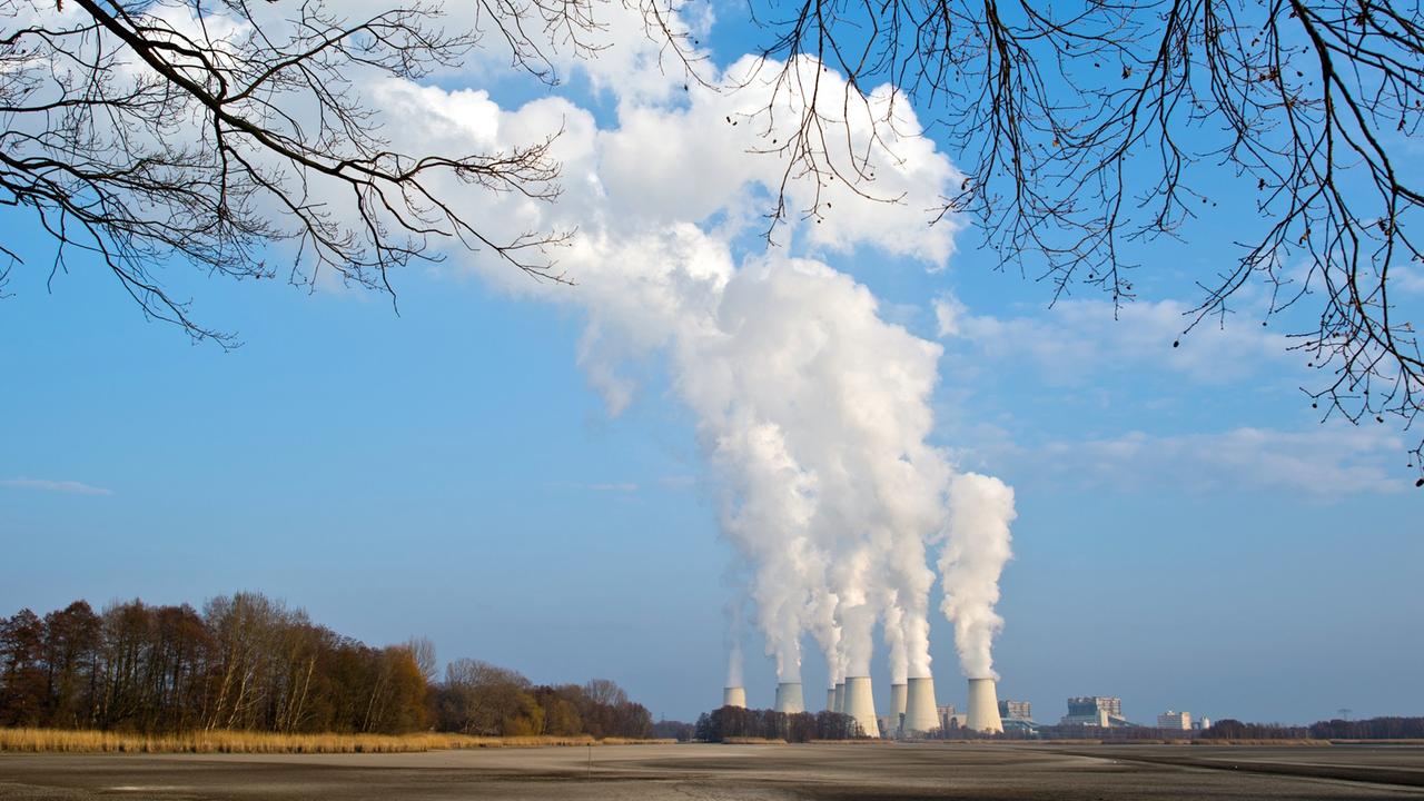 Ein Braunkohlekraftwerk in Jänschwalde (Brandenburg) Ein Braunkohlekraftwerk in Jänschwalde (Brandenburg)