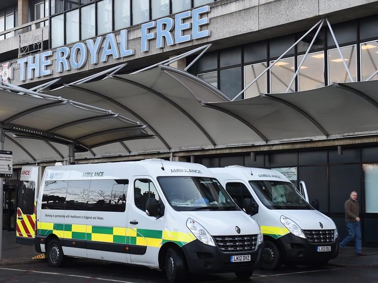 Der Eingang zum Royal Free Hospital in London.