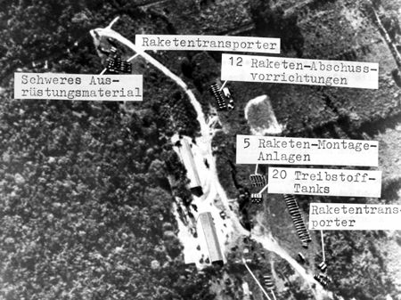 Luftaufnahme eines sowjetischen Raktenstützpunkts auf Kuba im Oktober 1962. Luftaufnahme eines sowjetischen Raktenstützpunkts auf Kuba im Oktober 1962.