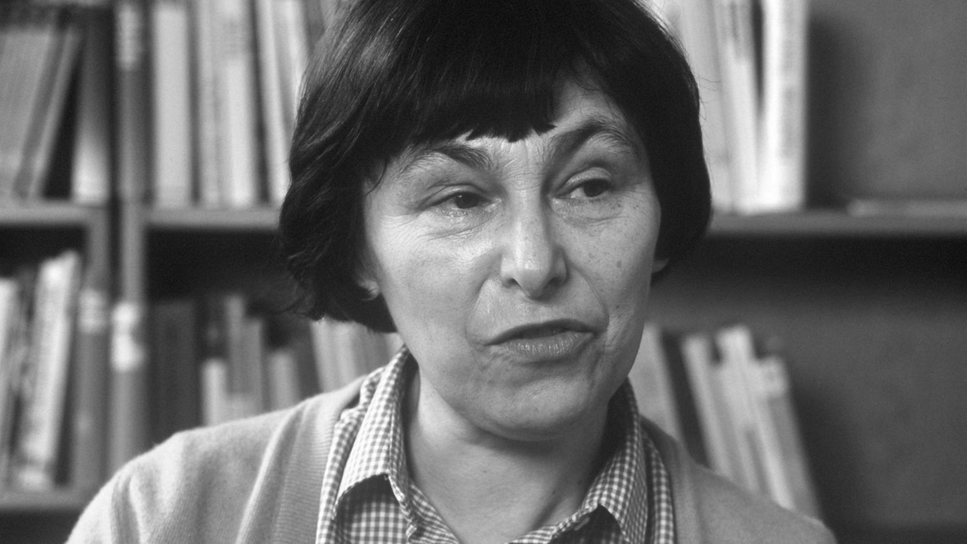 Die österreichische Schriftstellerin Ilse Aichinger. Die österreichische Schriftstellerin Ilse Aichinger.