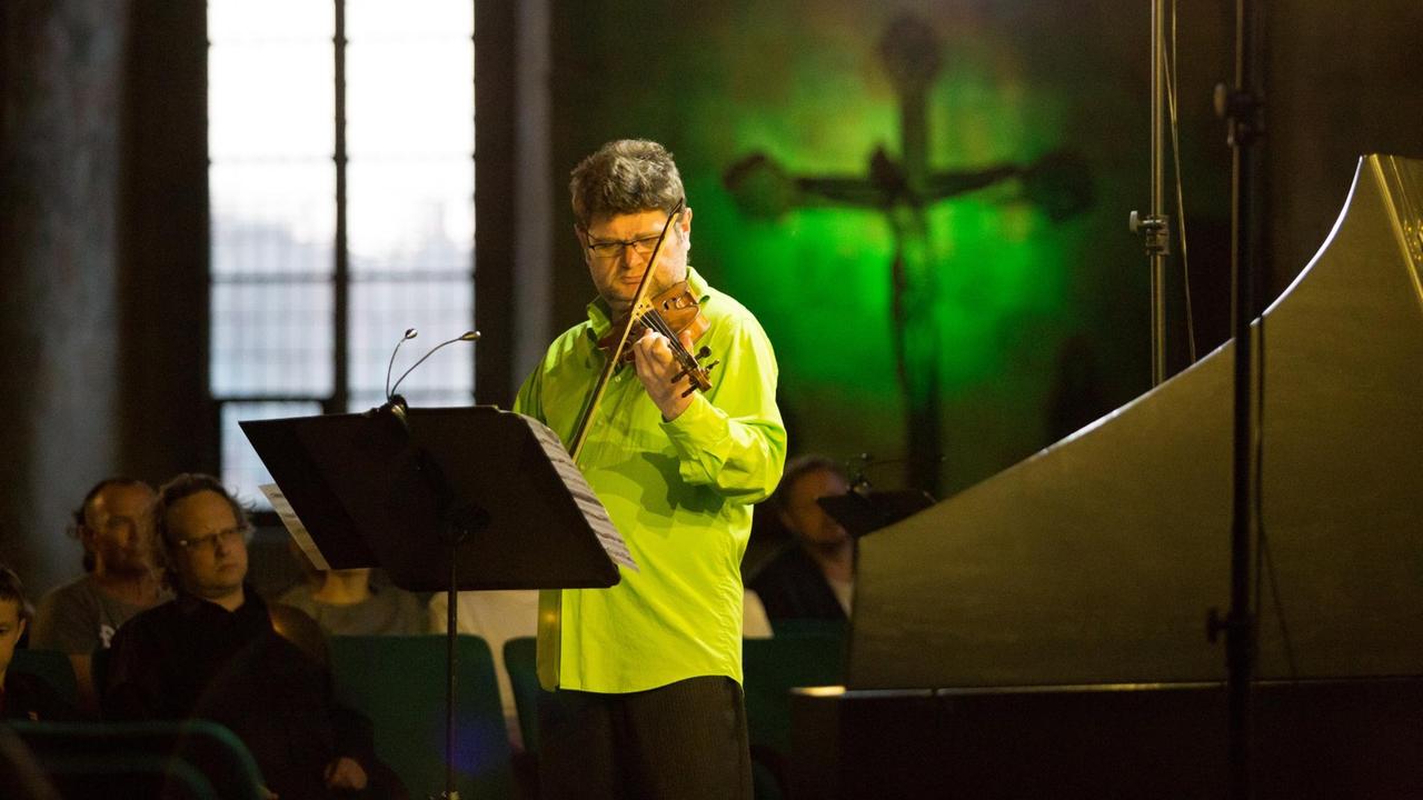 Der Geiger Marek Niewiedział spielt die Rosenkranzsonaten von H.I.F.Biber Der Geiger Marek Niewiedział spielt die Rosenkranzsonaten von H.I.F.Biber