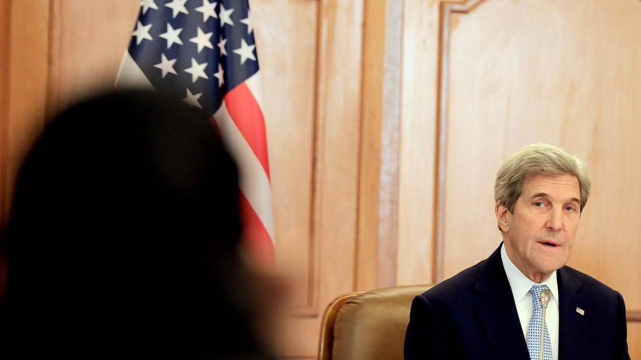 John Kerry, gerade auf Abschiedstour als US-Außenminister, hier in Saudi Arabien. John Kerry, gerade auf Abschiedstour als US-Außenminister, hier in Saudi Arabien.