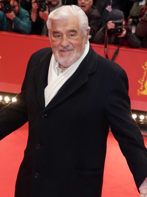 Schauspieler Mario Adorf auf dem roten Teppich.